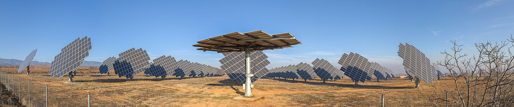 Panoramic view of the photovoltaic power station of Cariñena, Zaragoza, Spain. The panels are mounted on dual axis trackers in order to maximise the intensity of incoming direct radiation. This solution enables the arrays to track the sun in its daily orbit.